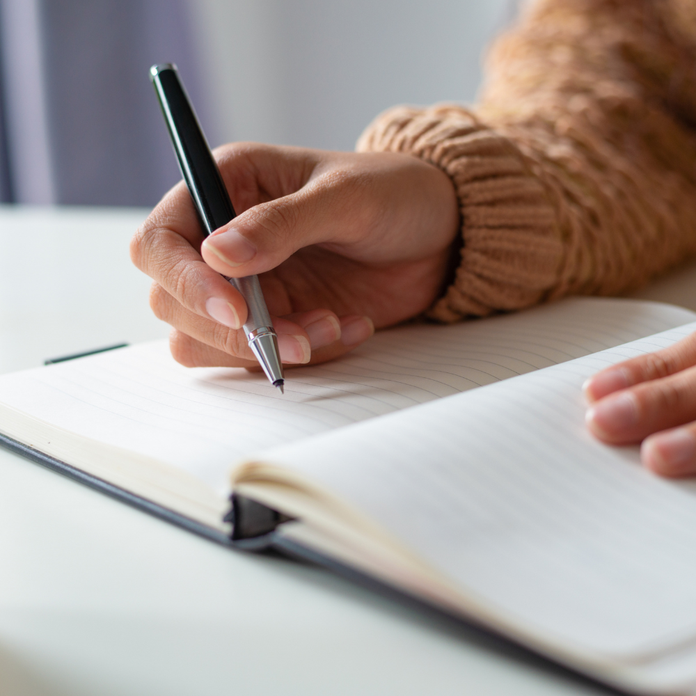 Schreiben für die Seele – Selbstliebe & Selbstwert entfalten mit der Kraft ätherischer Öle 